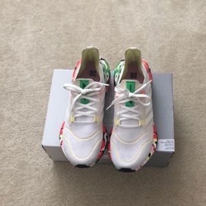 Adidas Ultraboost 22 women size 8
